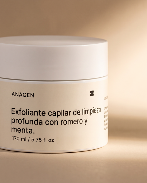 Detalle del tarro del Exfoliante Capilar Purificante de Romero y Menta de Anagen